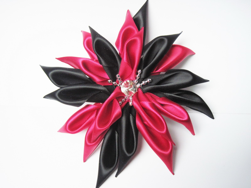 Červeno-černá spona/brož 