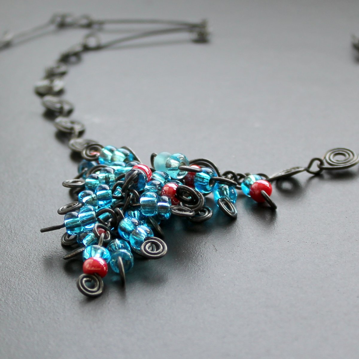 Bleděmodrý hrozen se spirálkami