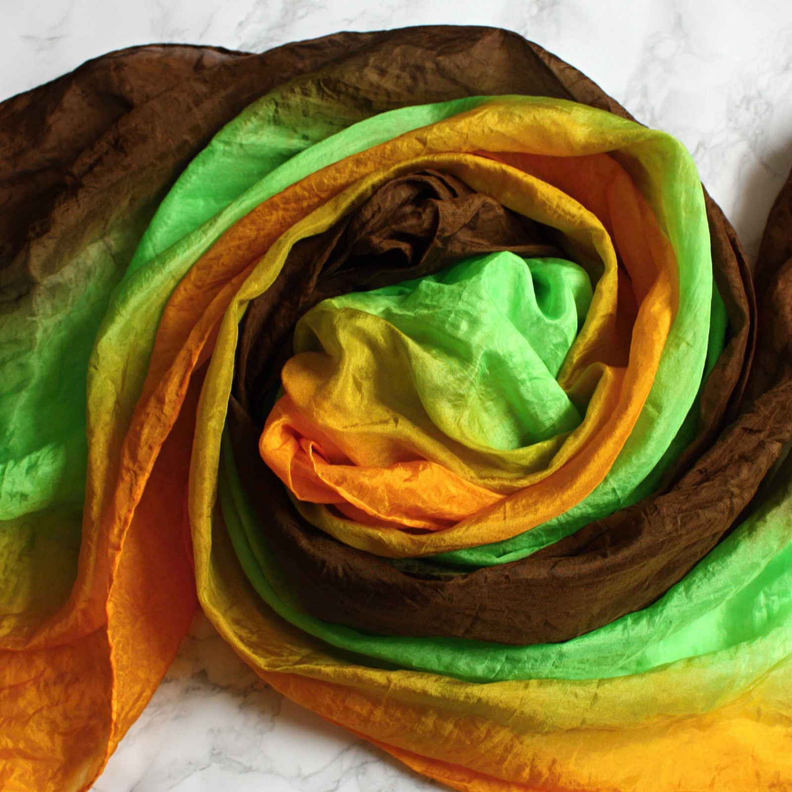 hedvábná šála zeleno-hnědo-oranžová