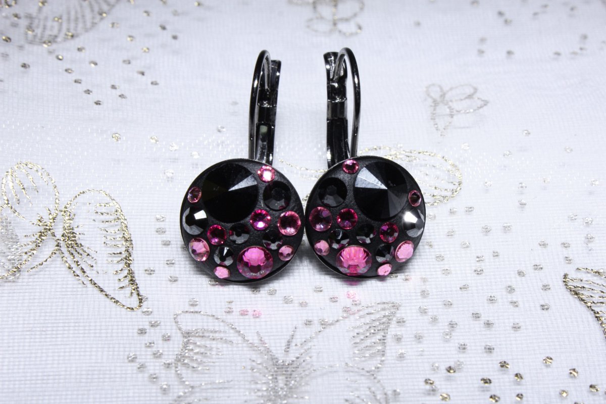Malé černo-růžové náušnice