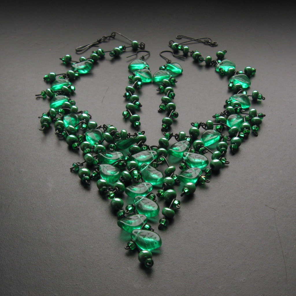 Ve studeně zelených lístcích