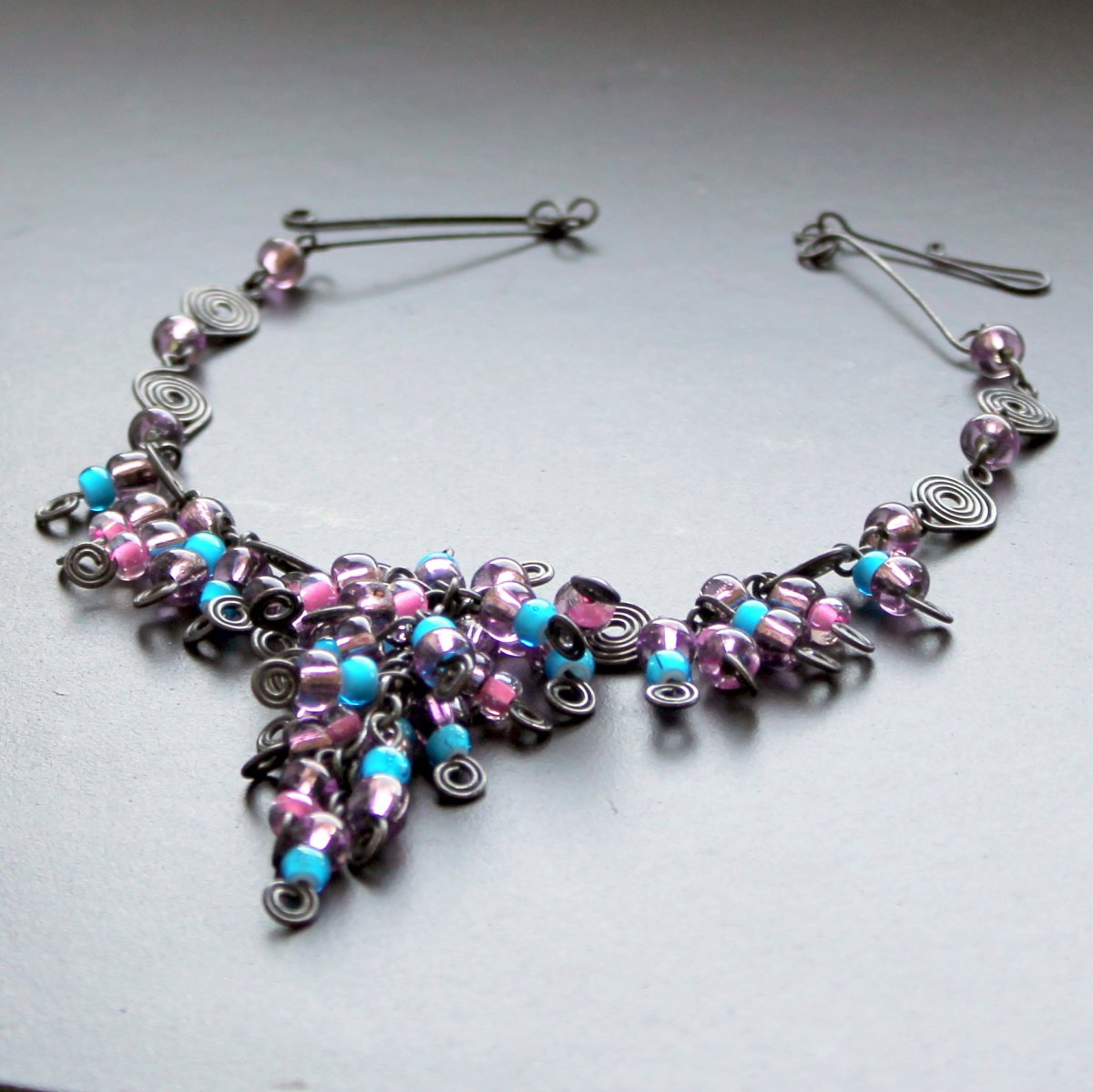 Růžový, fialový a modrý hrozen