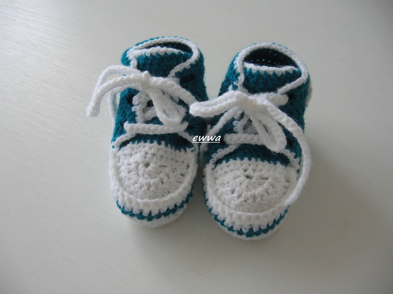 Háčkované tenisky