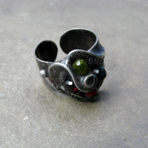 Granátový prsten s olivínem