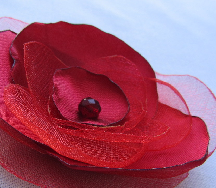 Kytička z organzy a saténu