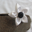 Čelenka do vlasů s kytičkou kanzashi