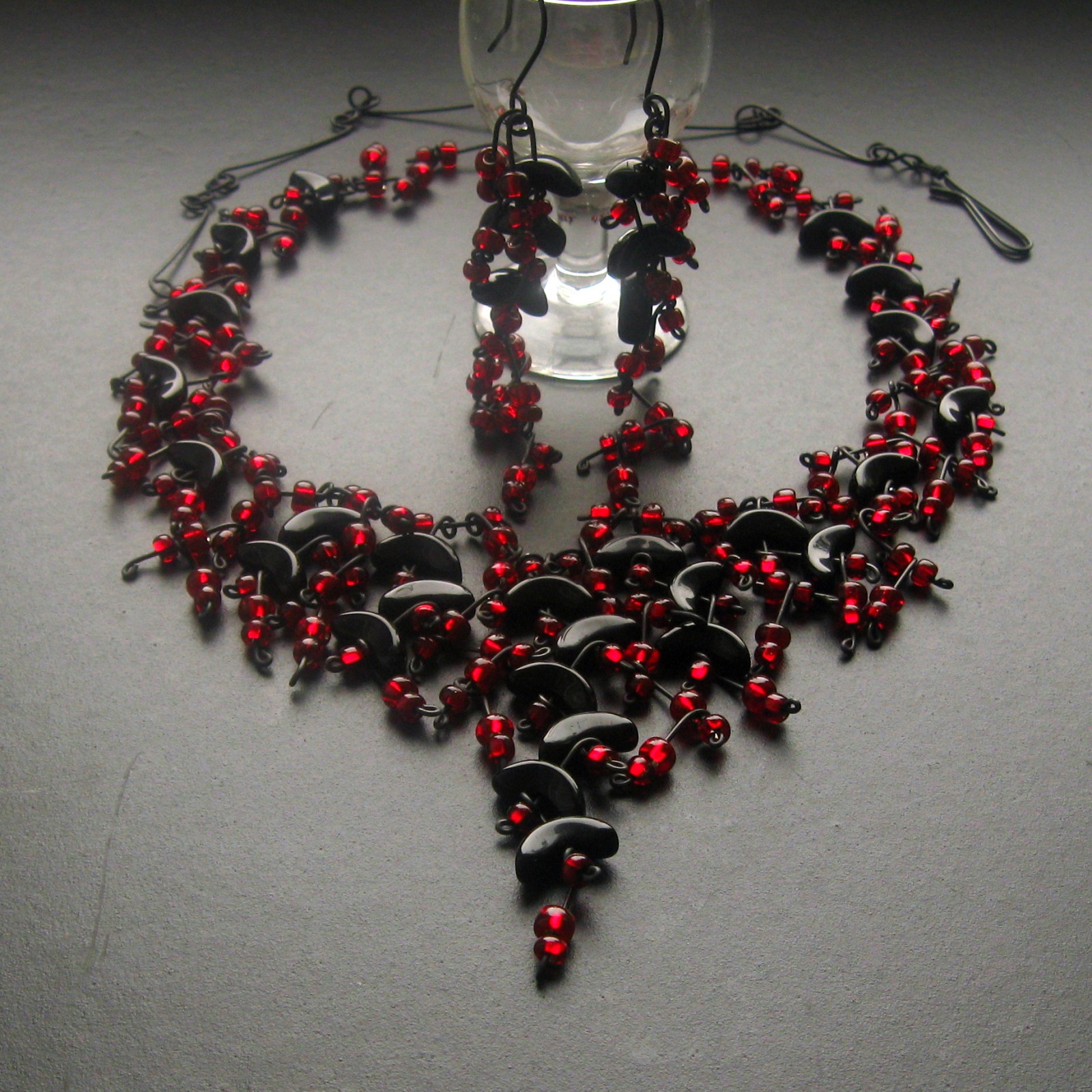 Červeno černé třepení