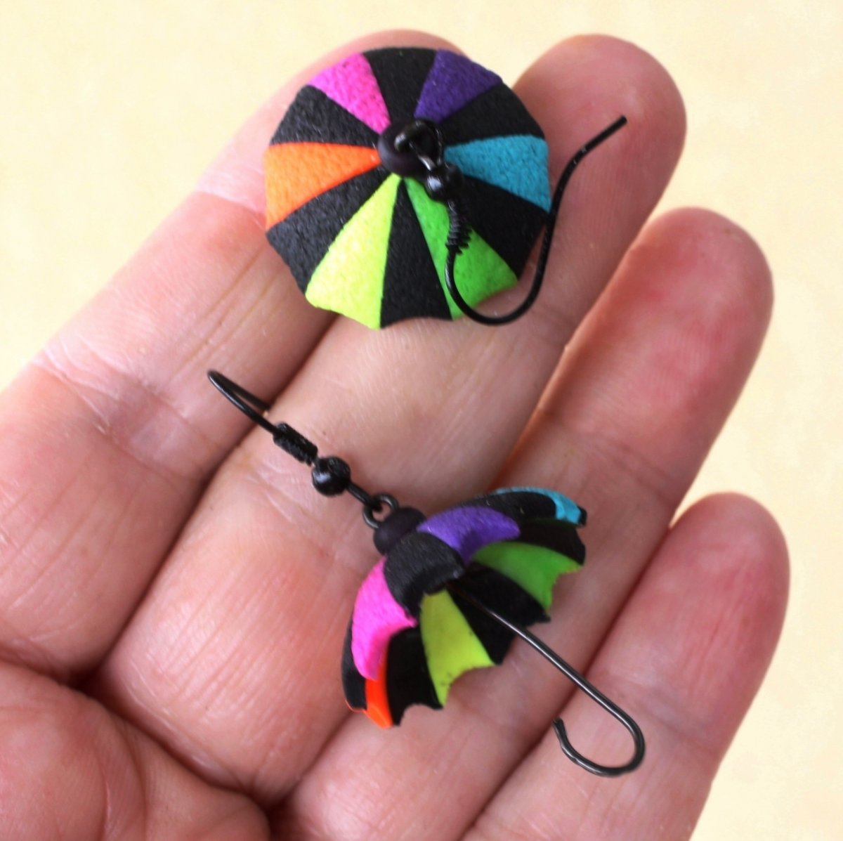 deštníky  ..  vzorované deštníčky do uší