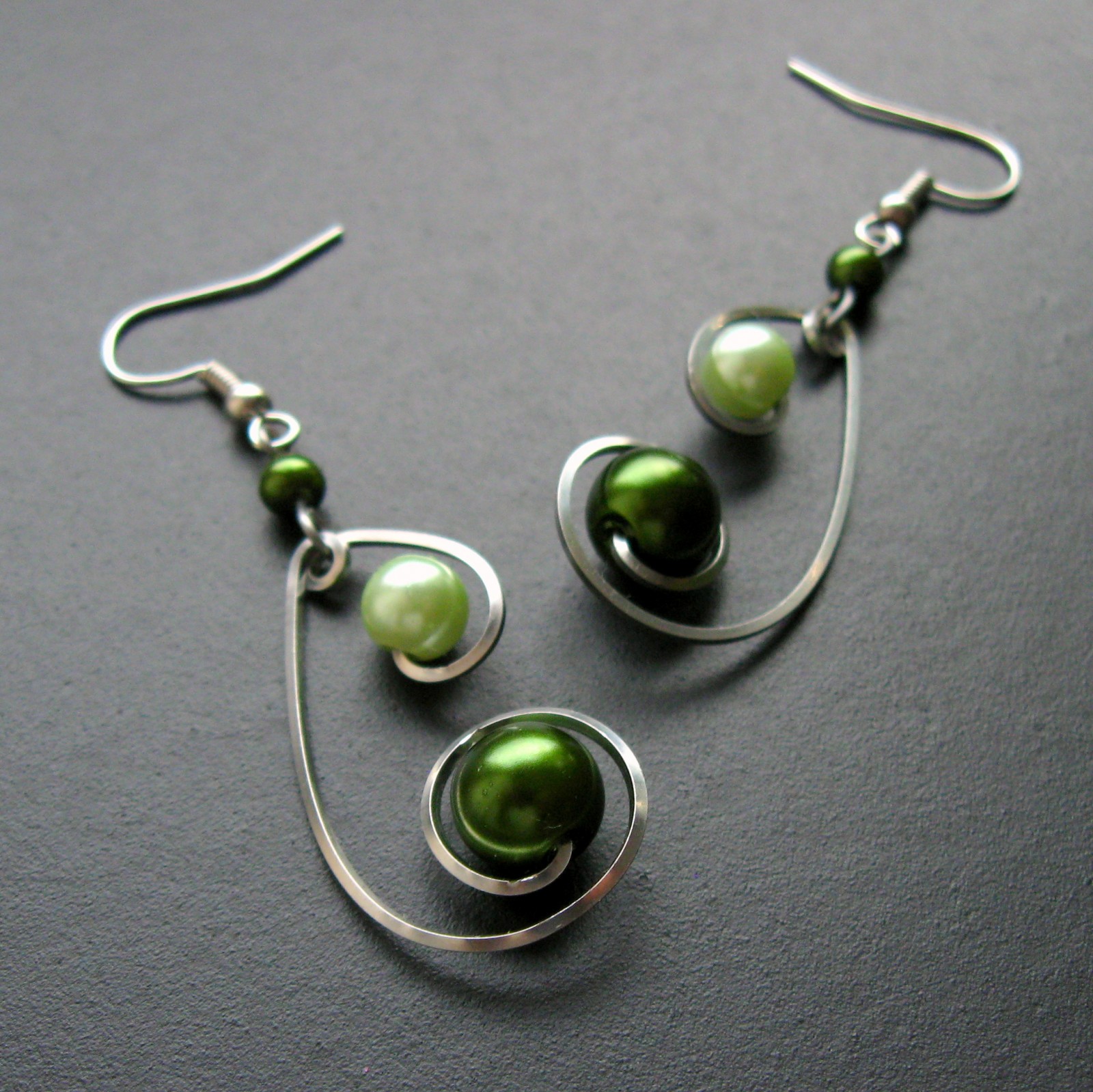 Náušnice zelené ve spirálách