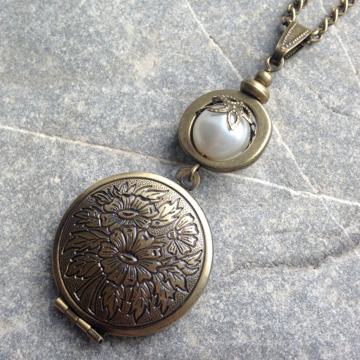Medailonek s perlou