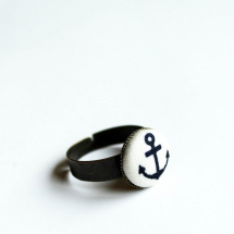 Prsten: Bílý buttonek s modrou kotvou
