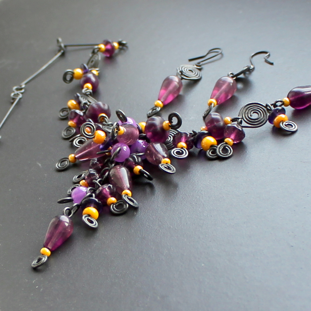 Kvetou fialové chryzantémy