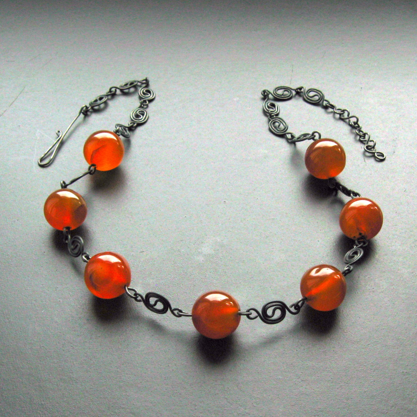 Karneol v dvojspirálách