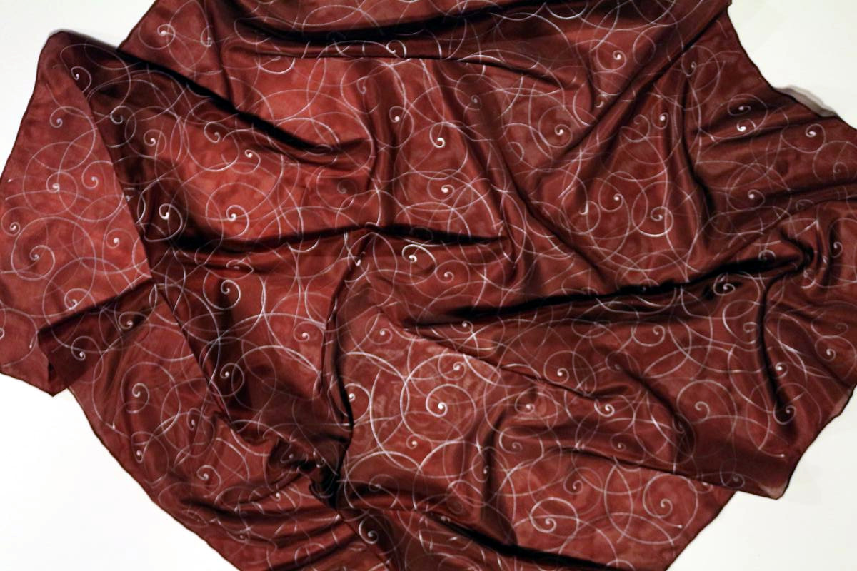 Bordový spirálový šátek