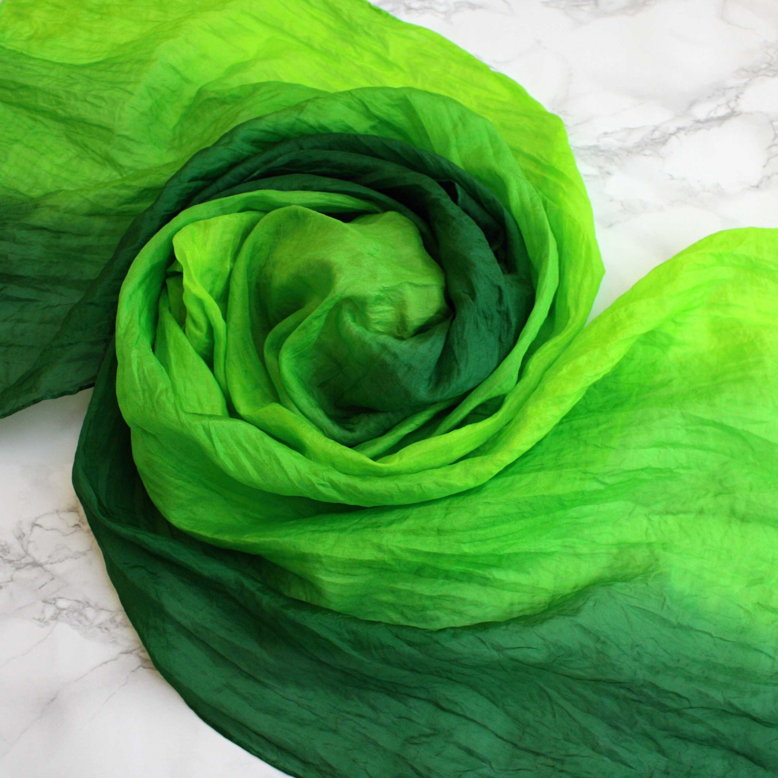 vrapovaná hedvábná šála zelená