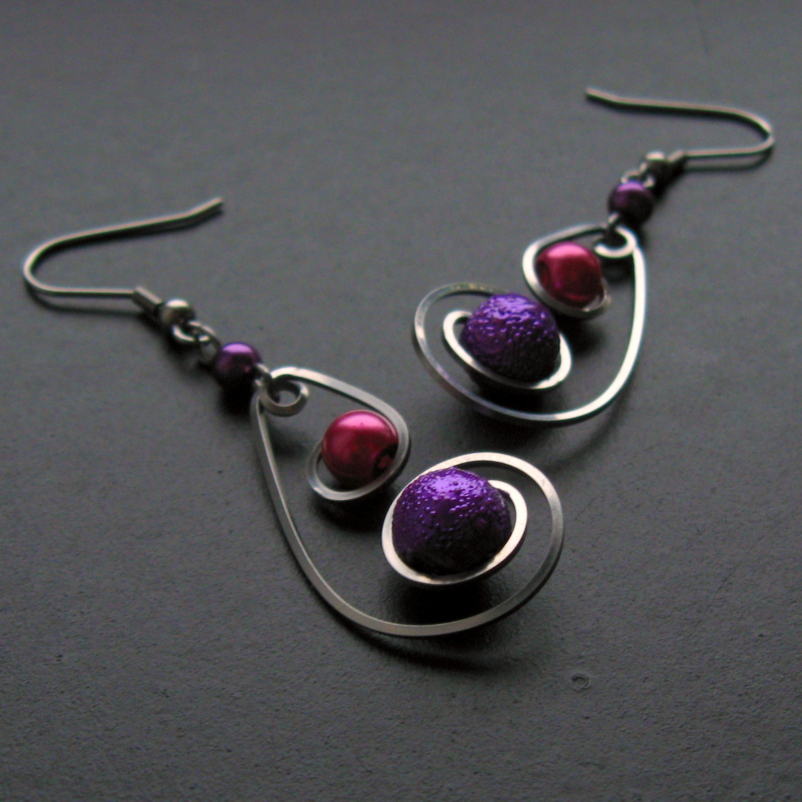 Náušnice fialové a růžové ve spirálách