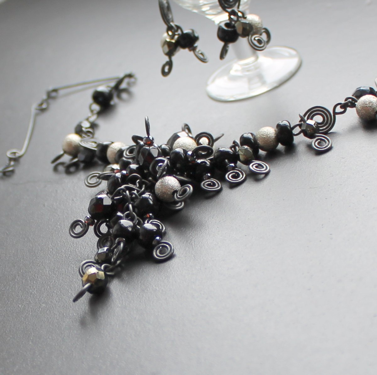 V temné noci svítí hvězdy