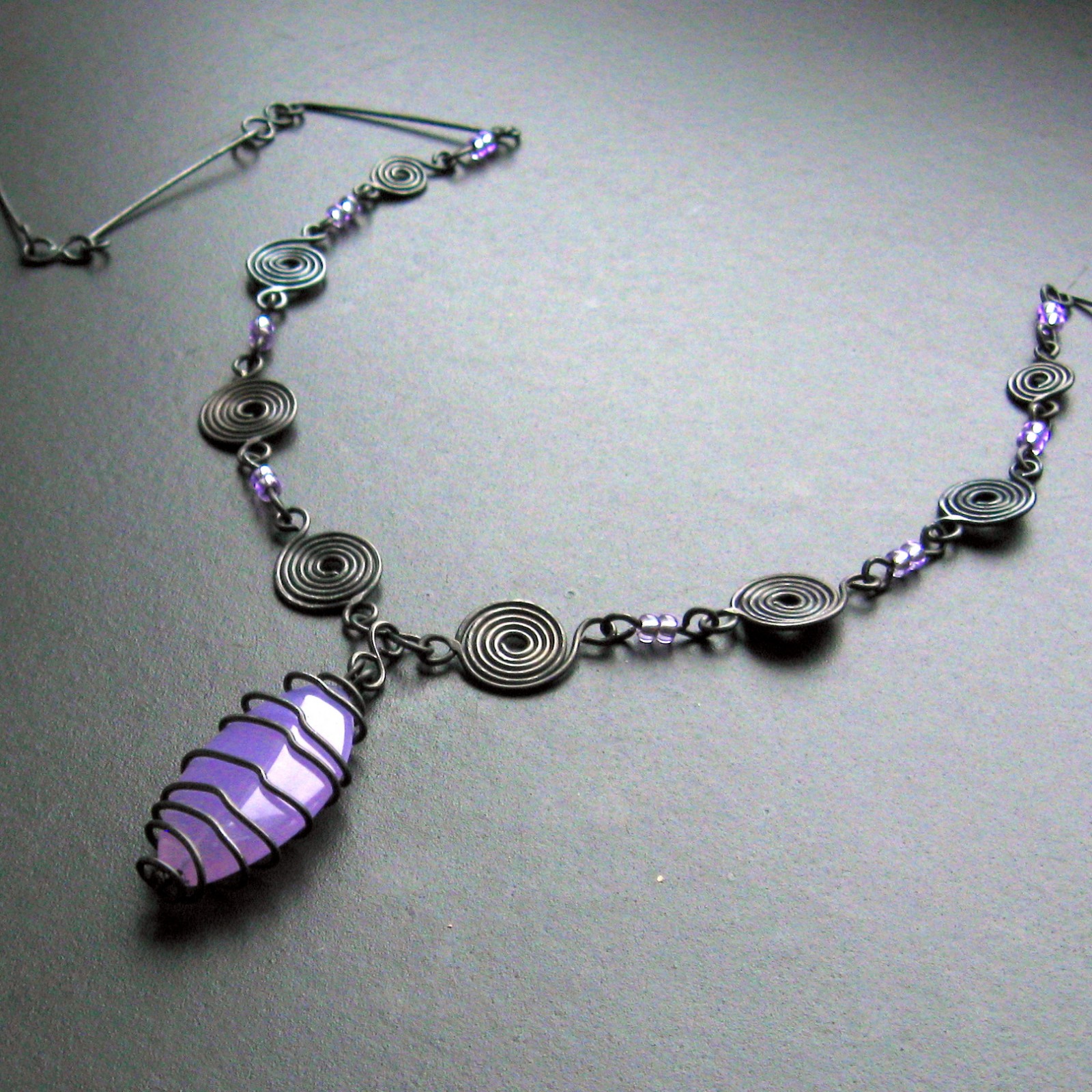 V barvě letního bodláku