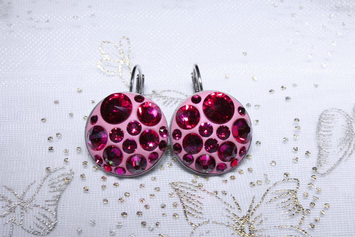 Sytě růžovo-růžové náušnice