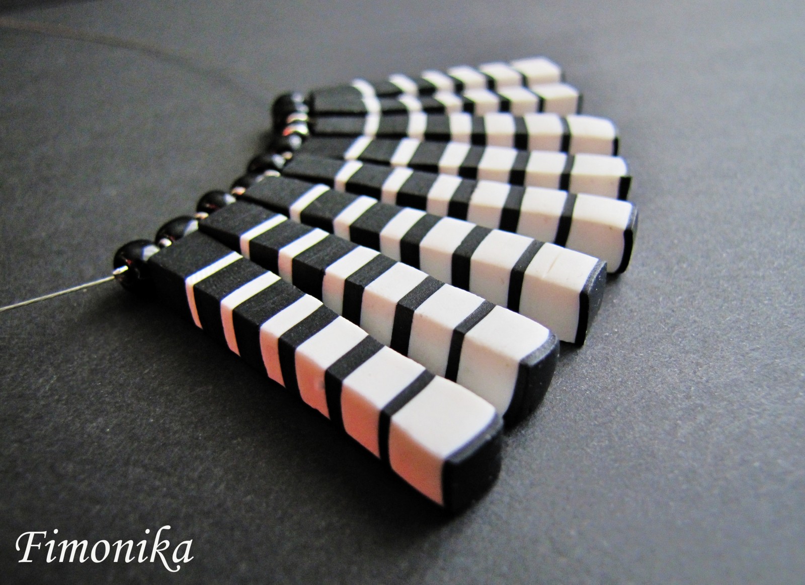 Černobílé proužky