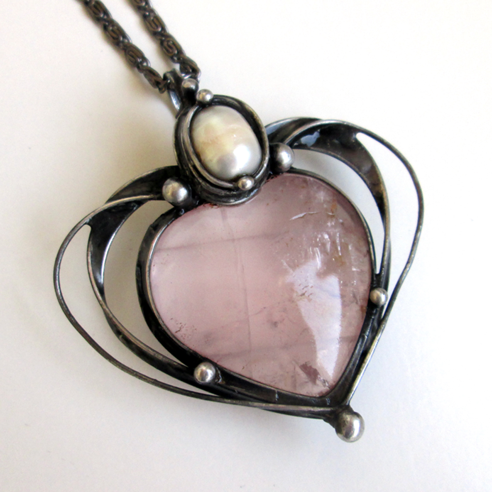 Růženínové srdce s perlou