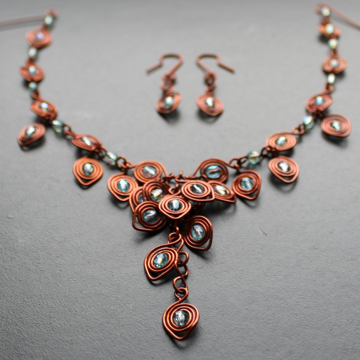 Paví chvost s bleděmodrýma očima