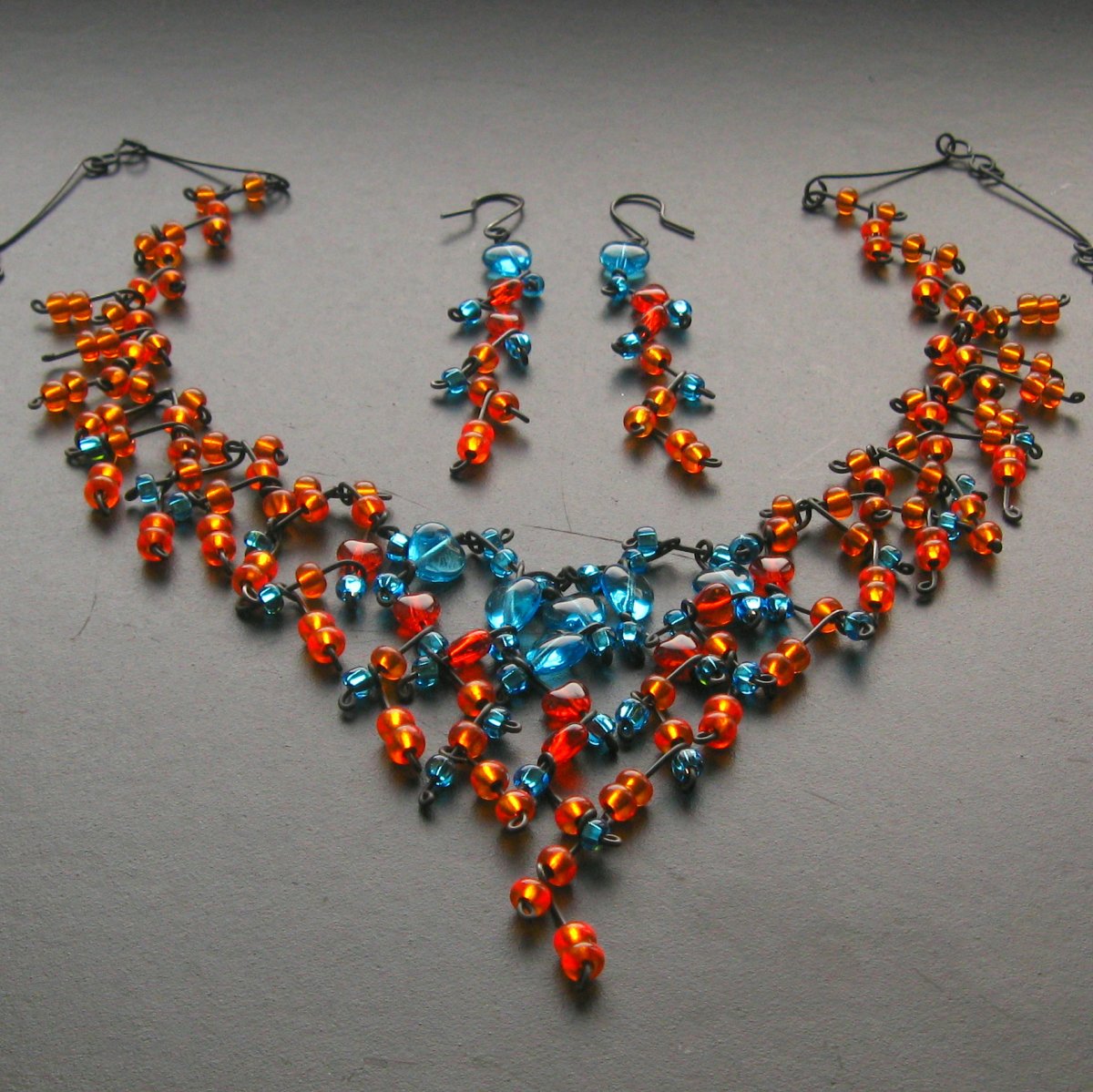 Průlet mandarinky bezoblačným nebem