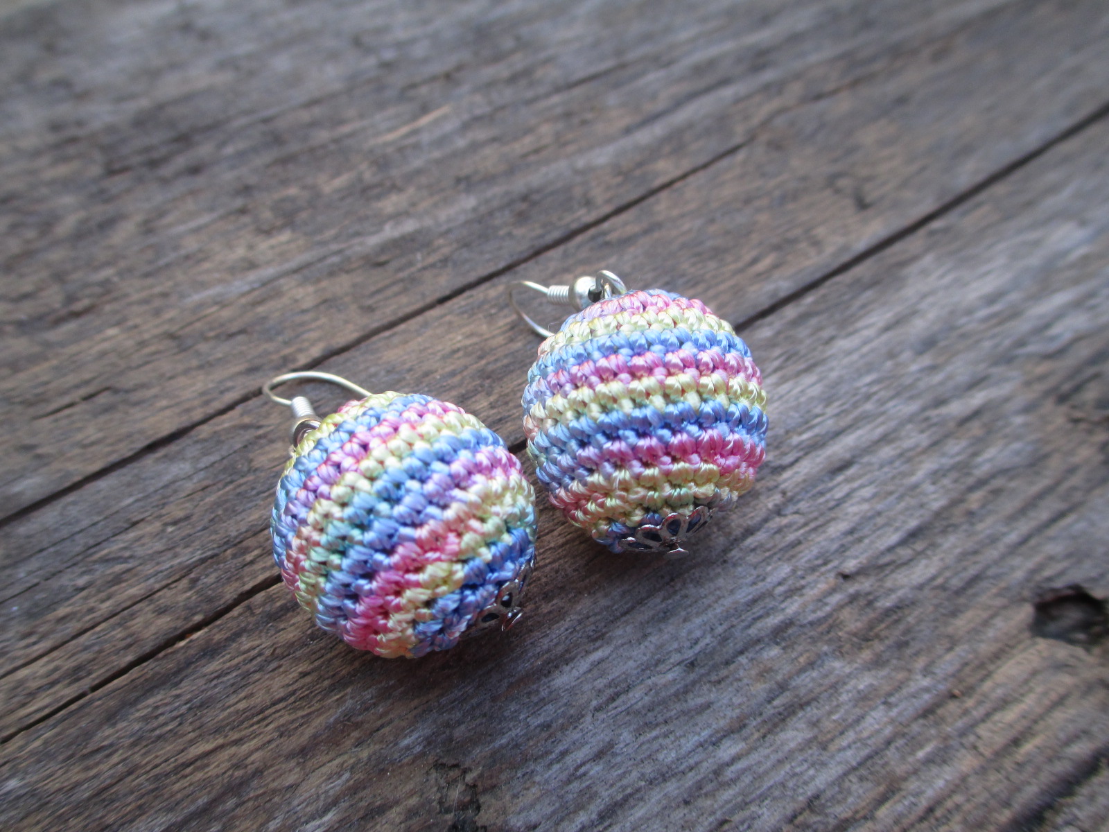 háčkované naušnice- melír lesklý