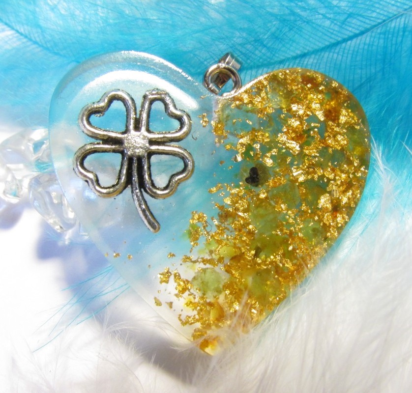 Orgonit přívěsek - Pro štěstí s jantarem, olivínem a zlatem