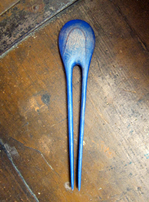 Dřevěná jehlice do vlasů z třešně