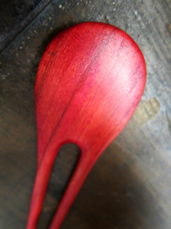 Dřevěná jehlice do vlasů z třešně