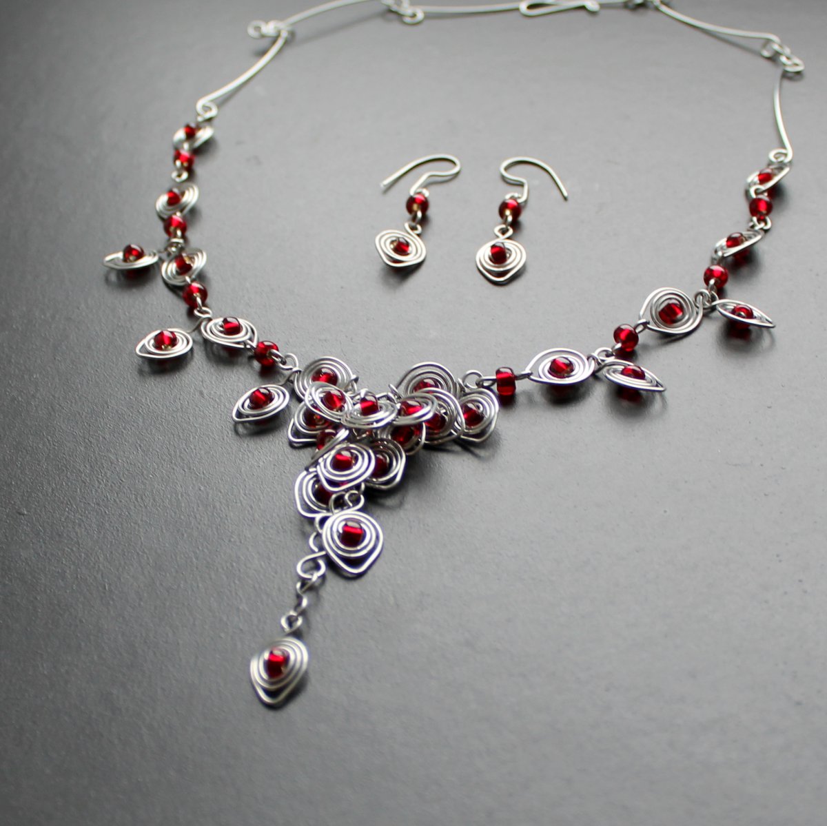 Paví chvost v červem=