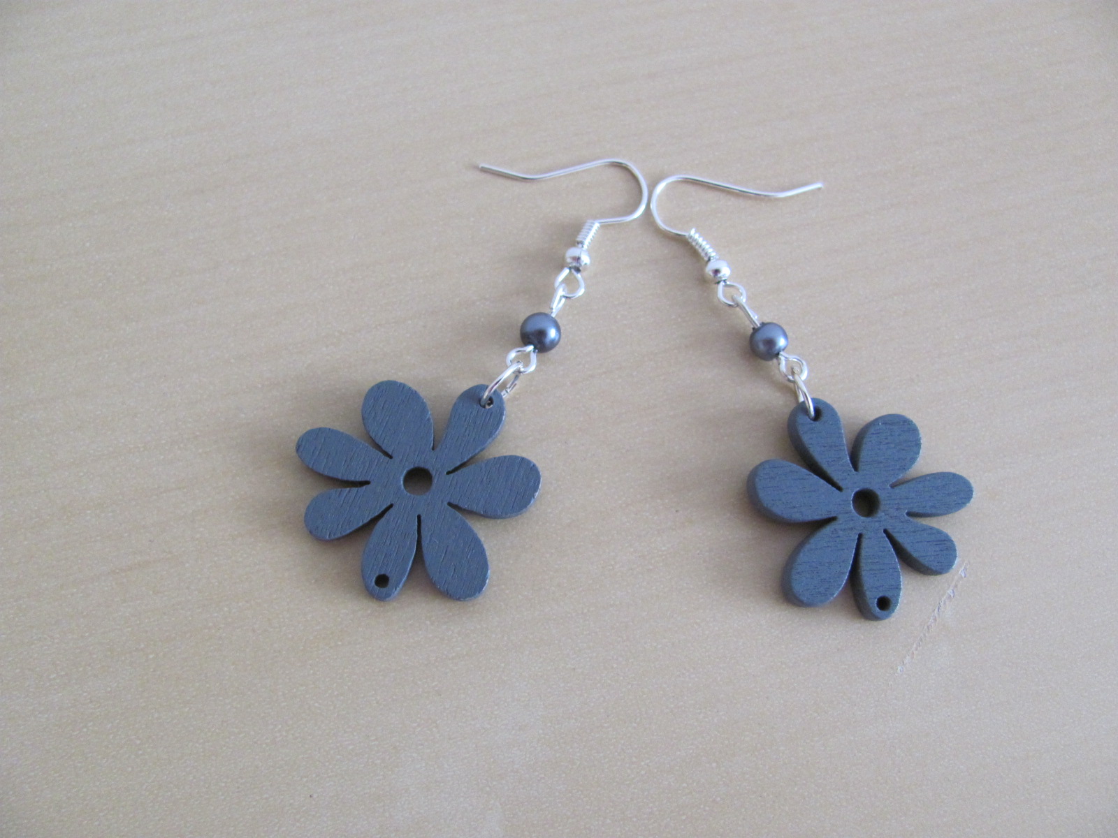 Dřěvěné kvítky - šedé