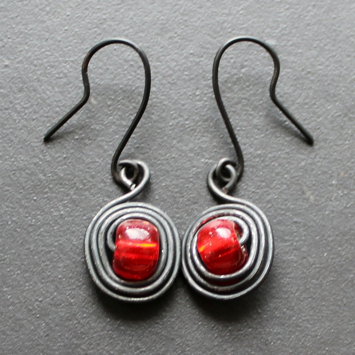 NÁUŠNICE ČERVENÉ