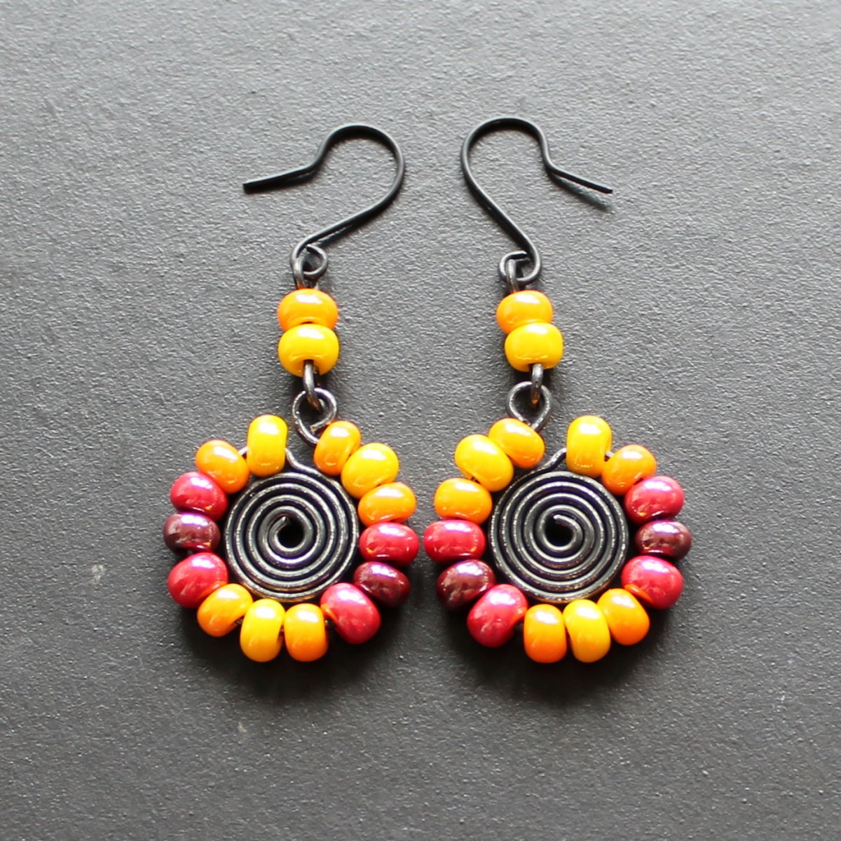 ŽLUTÁ, ORANŽOVÁ, ČERVENÁ A HNĚDÁ