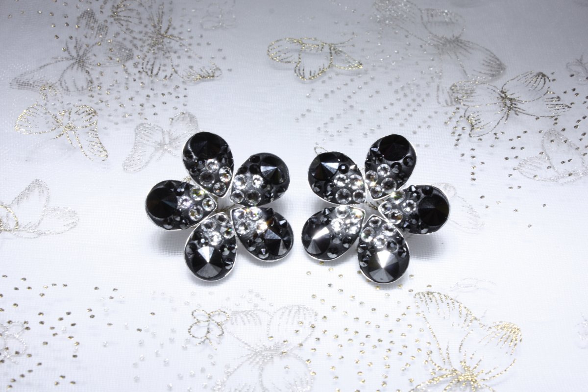 Černé kytičkové náušnice č.2