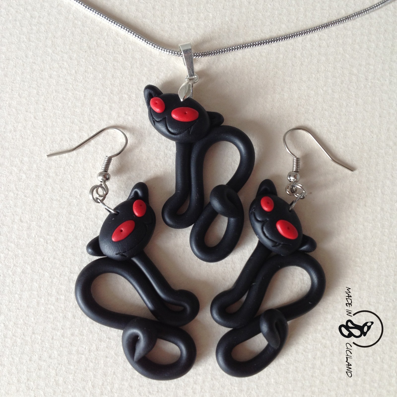 Červenooká kočičí trojka