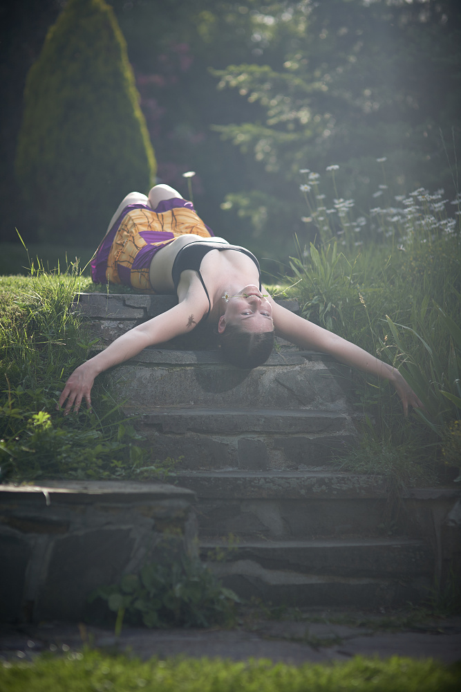 Fialovo-žlutá sukně s volánem