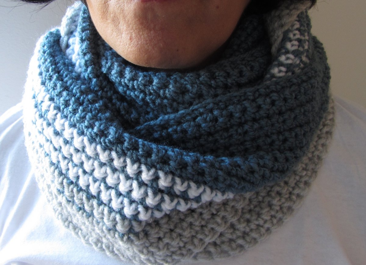 VELKÝ HÁČKOVANÝ NÁKRČNÍK