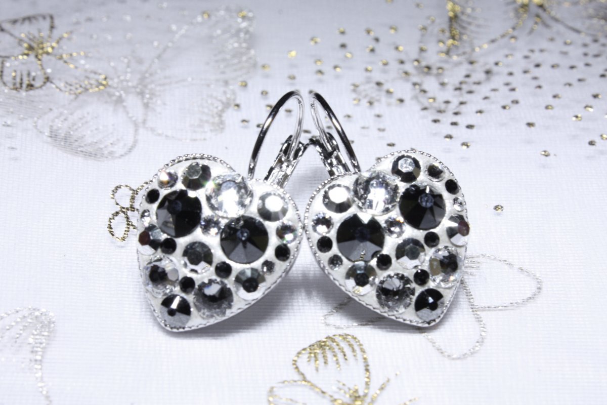 Malá visací černo-bílá srdce