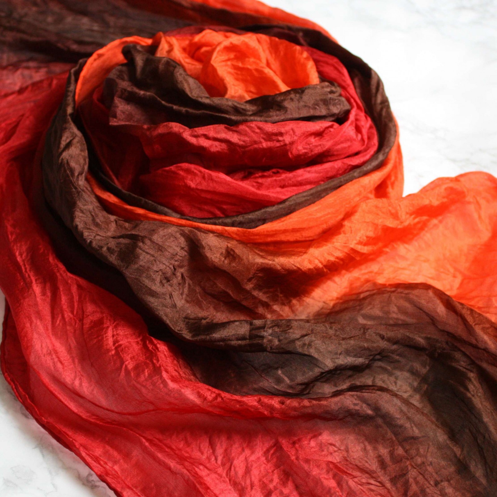 hedvábná šála hnědo-červená