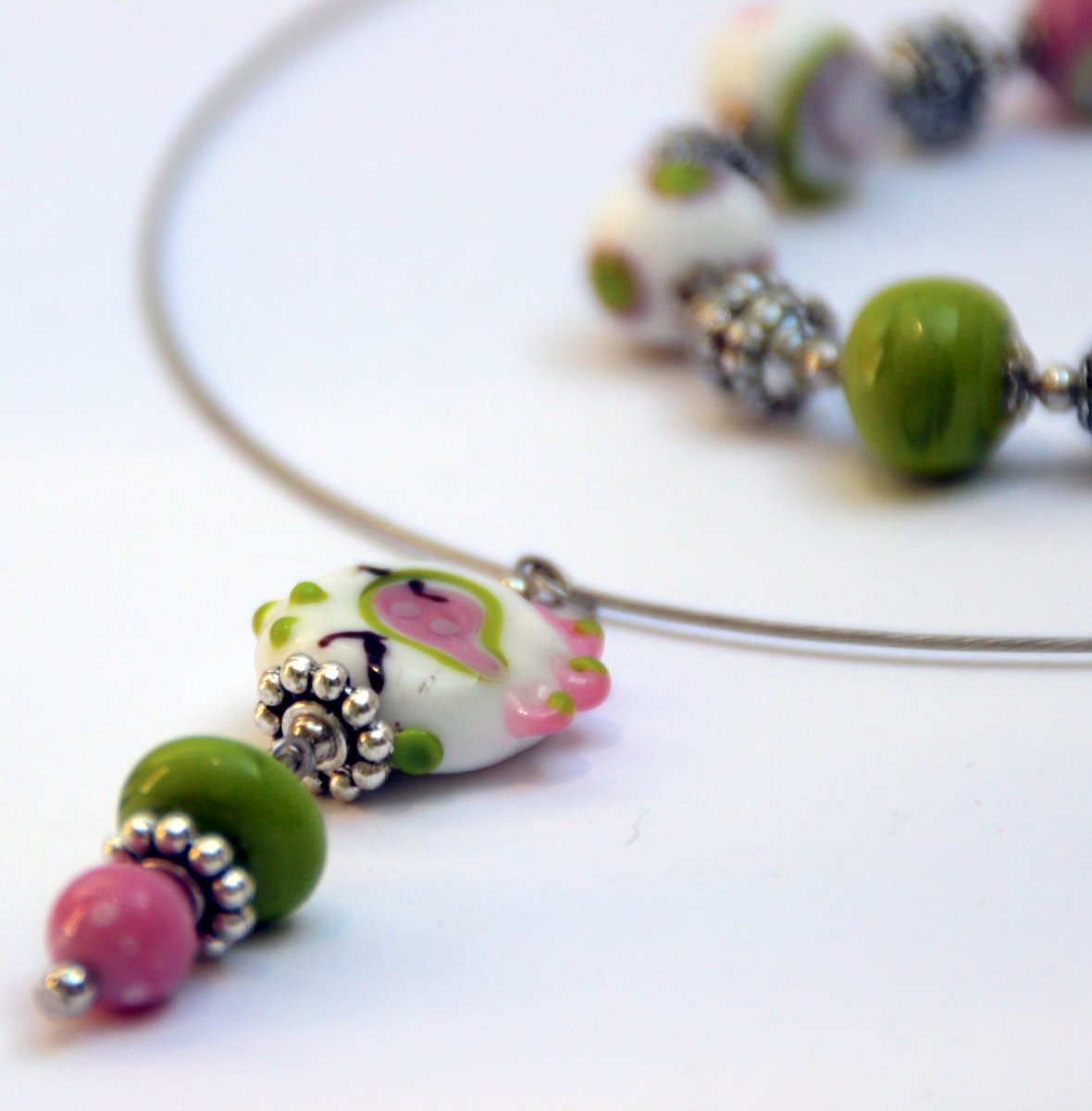 NÁHRDELNÍK - RANNÍ ZPĚVY V JABLONI