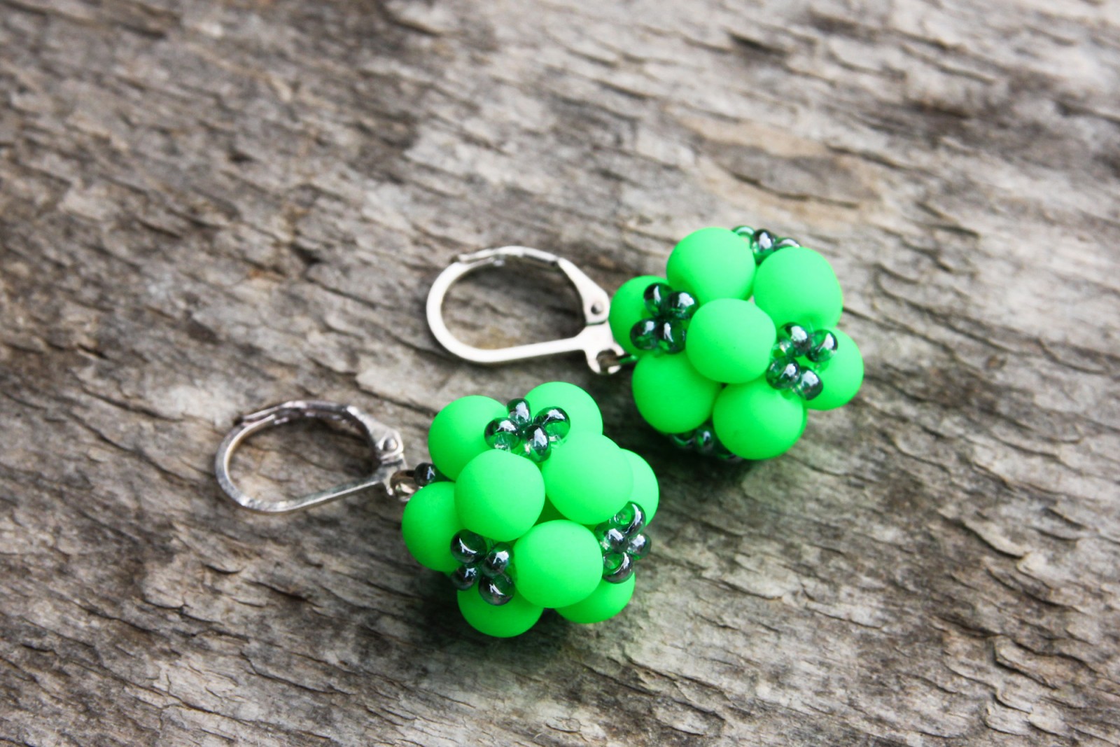  Sešité zelené neonky