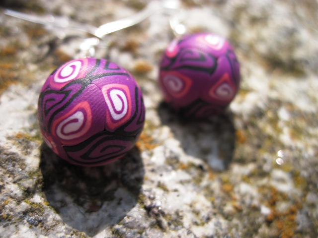 Kulaté náušnice fialové