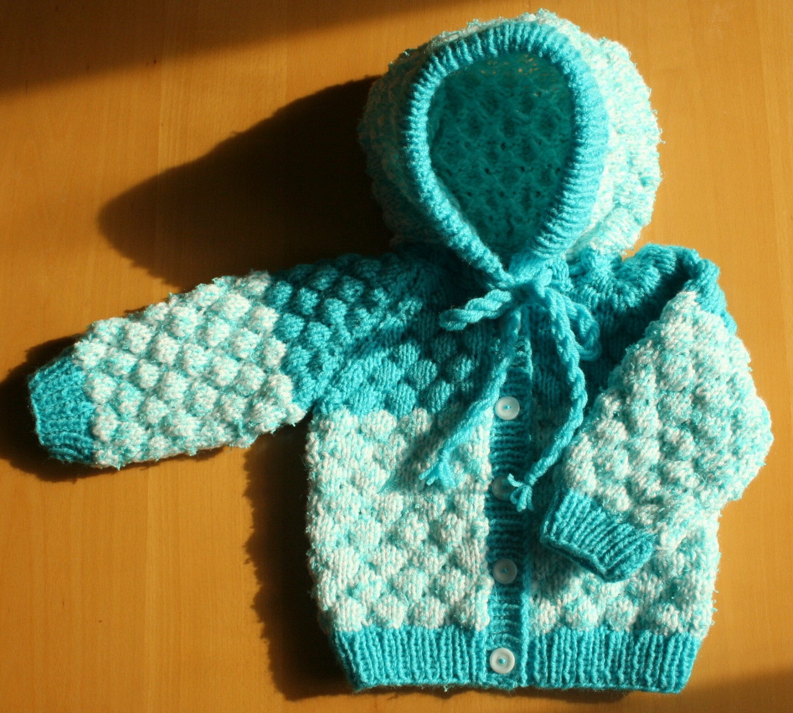 tyrkysovo- bílý-melír svetřík s kapucí 