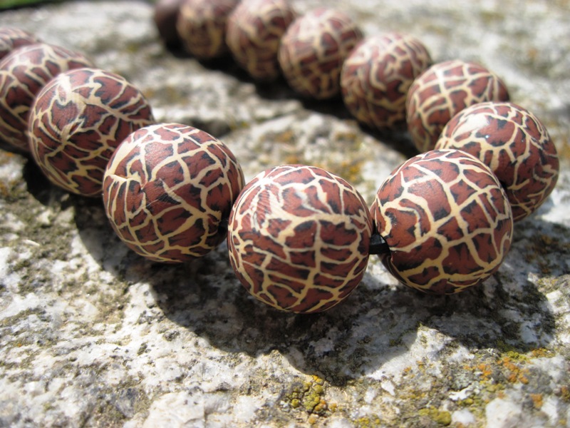 Korále s leopardím vzorem