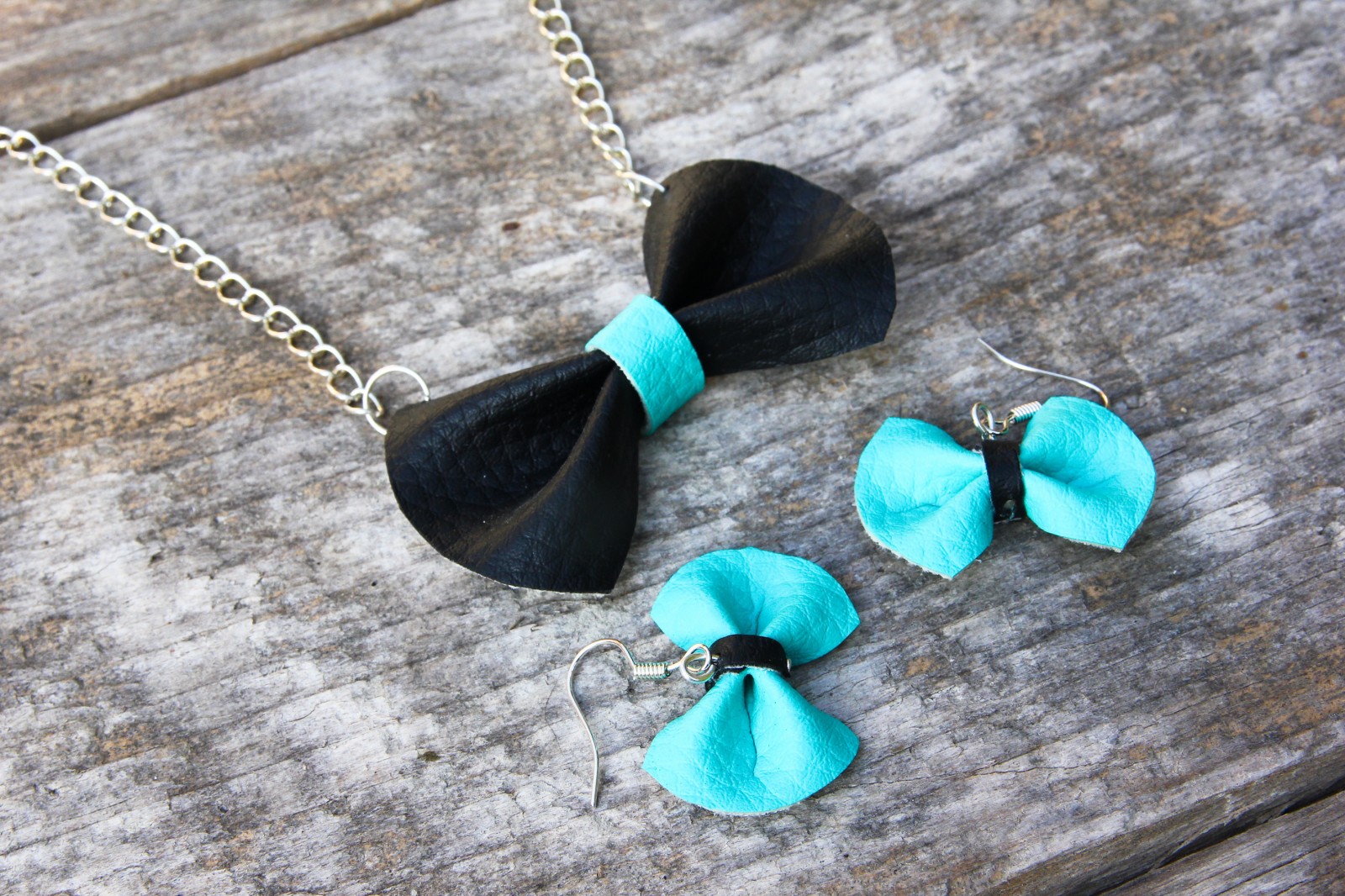 Tyrkysové mašličky