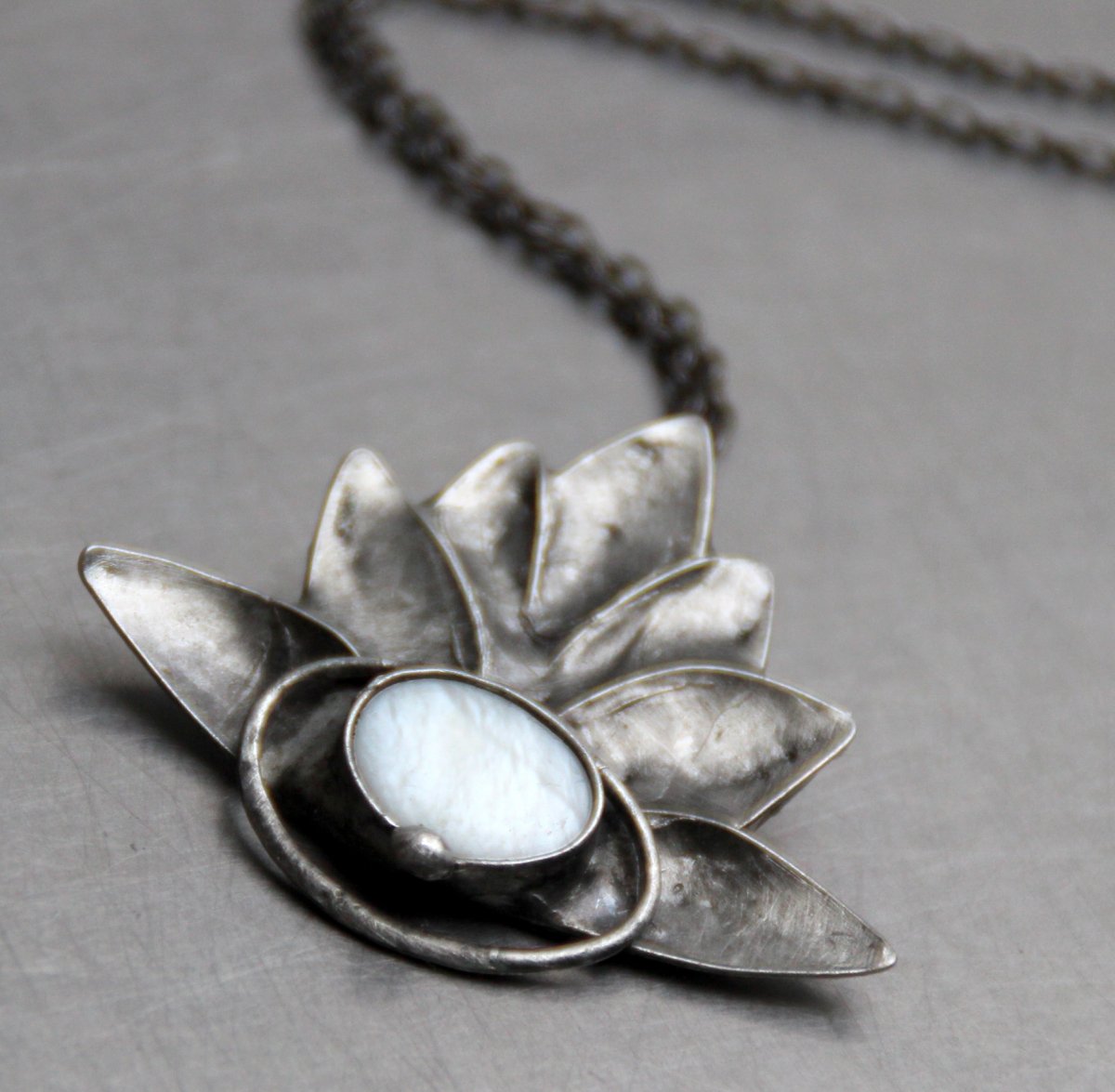 NÁHRDELNÍK FLORENC