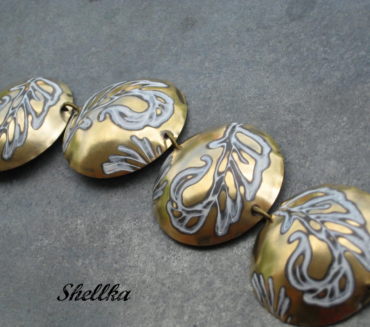 Náramek ,,WHITE FEATHERS,,