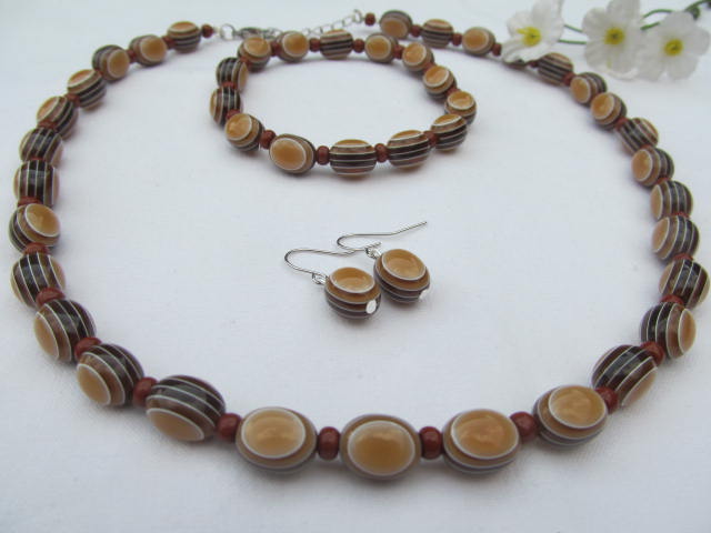 Hnědá proužkovaná elegance